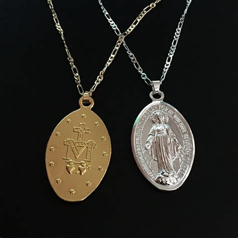 Necklace with Virgin Mary medallion in GOLD 